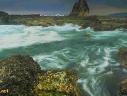 Pantun Alam Tentang Keindahan Pantai yang Menenangkan Jiwa