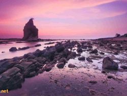 Pantun Alam tentang Laut: Menggambarkan Kebesaran Laut Indonesia