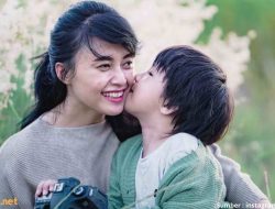 20 Contoh Puisi tentang Kasih Ibu yang Mengalir Tanpa Henti
