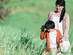 21 Puisi Kebanggaan Seorang Anak