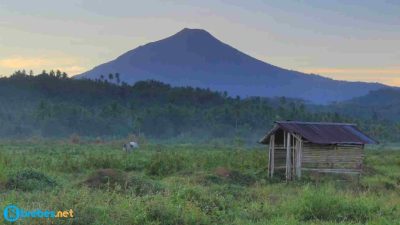 25 Pantun Keindahan Senja di Alam Bebas: Meresapi Keajaiban Alam yang Menenangkan