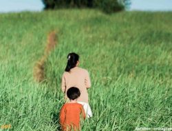 21 Puisi Ibu, Cinta yang Mengalir Seperti Air