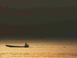 20 Contoh Puisi Cinta yang Tak Pernah Sampai